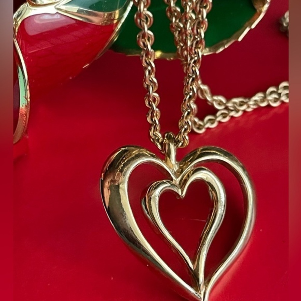 Vintage Avon Necklace,Avon Gold Heart Pendant Necklace,Women’s Necklace.